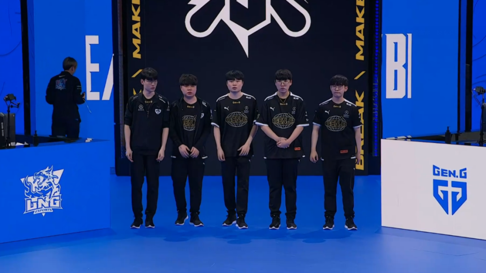 能在防守端 能在防守端