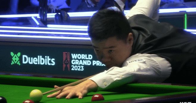 他强调在场 他强调在场