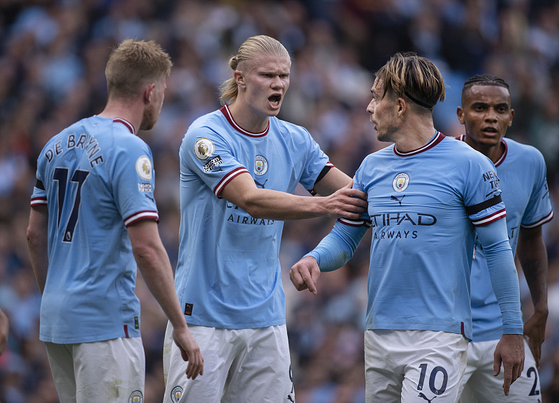 逐渐滑落至 逐渐滑落至